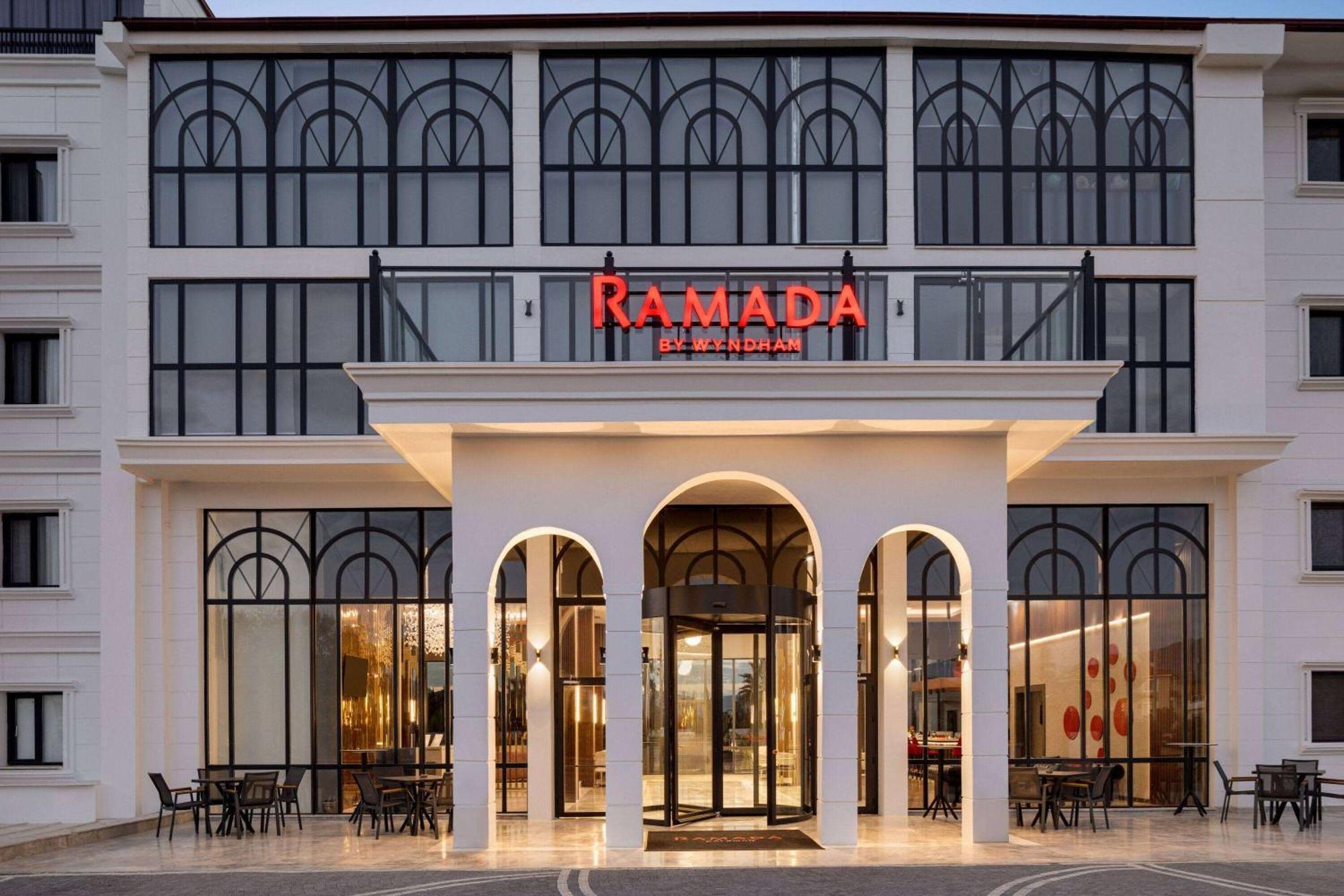 Ramada By Wyndham ダラマン エクステリア 写真