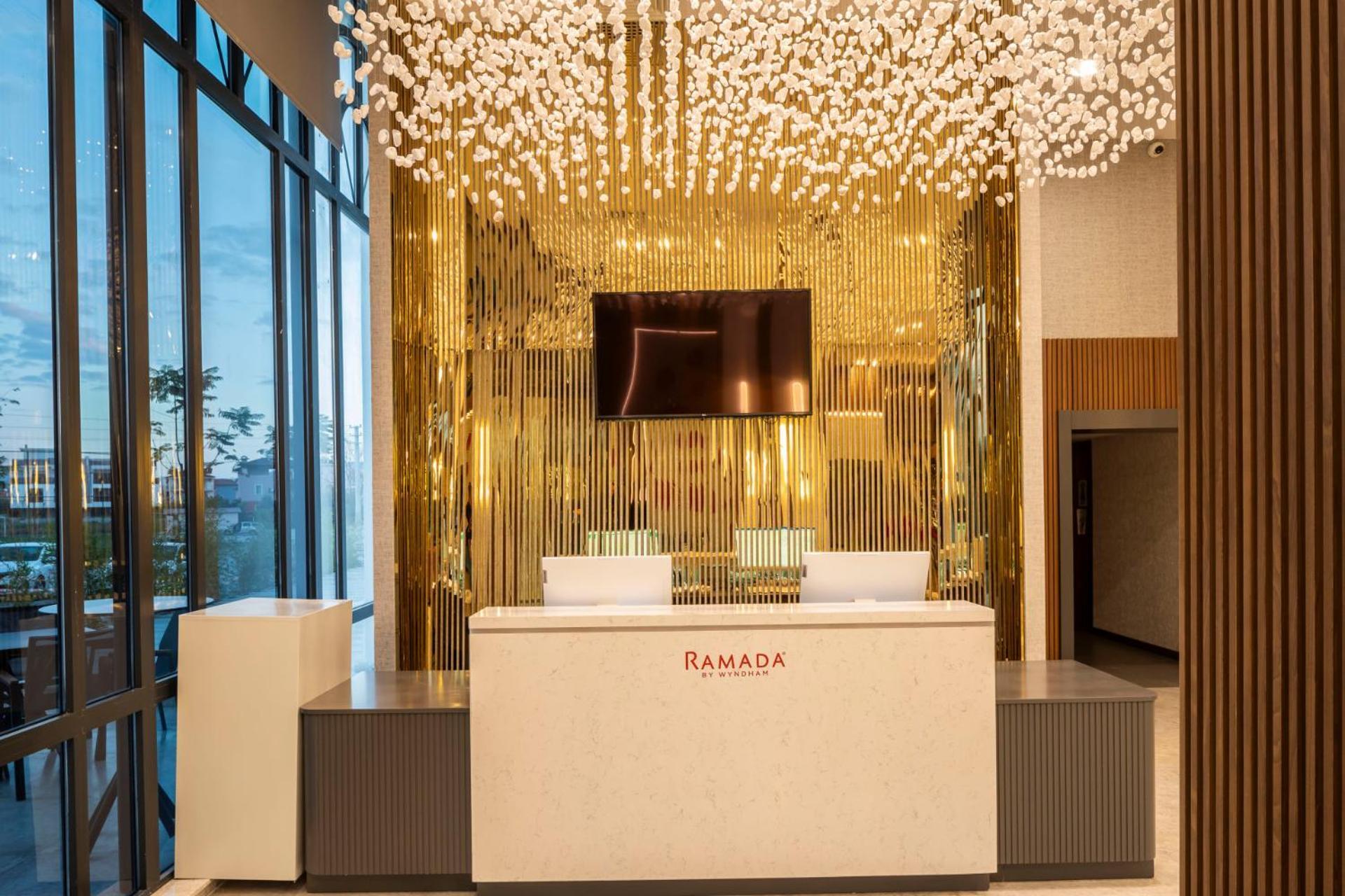 Ramada By Wyndham ダラマン エクステリア 写真
